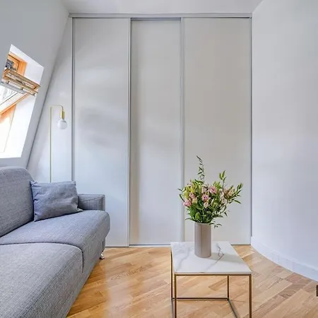 Proche Haussman - Le Mignon - 289b Parijs