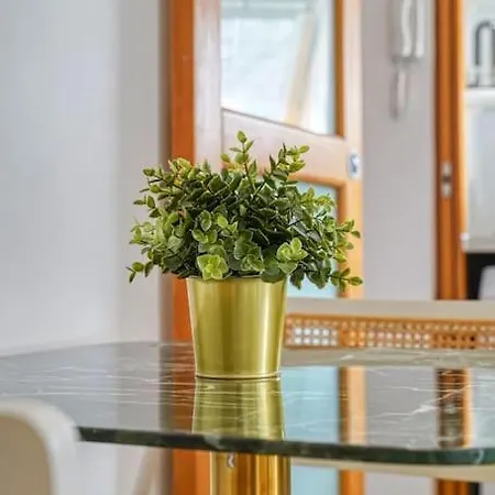 Le Mignon - Proche Haussman - 289b * Paris